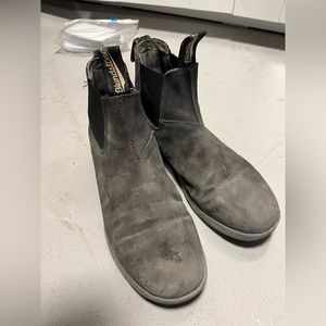 Rustic Black Blundstones, flat sole